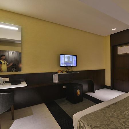 The Golden Oak Hotel Rāipur Kültér fotó