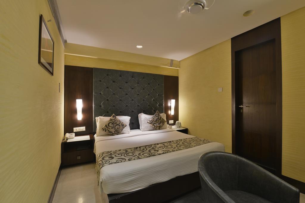 The Golden Oak Hotel Rāipur Kültér fotó
