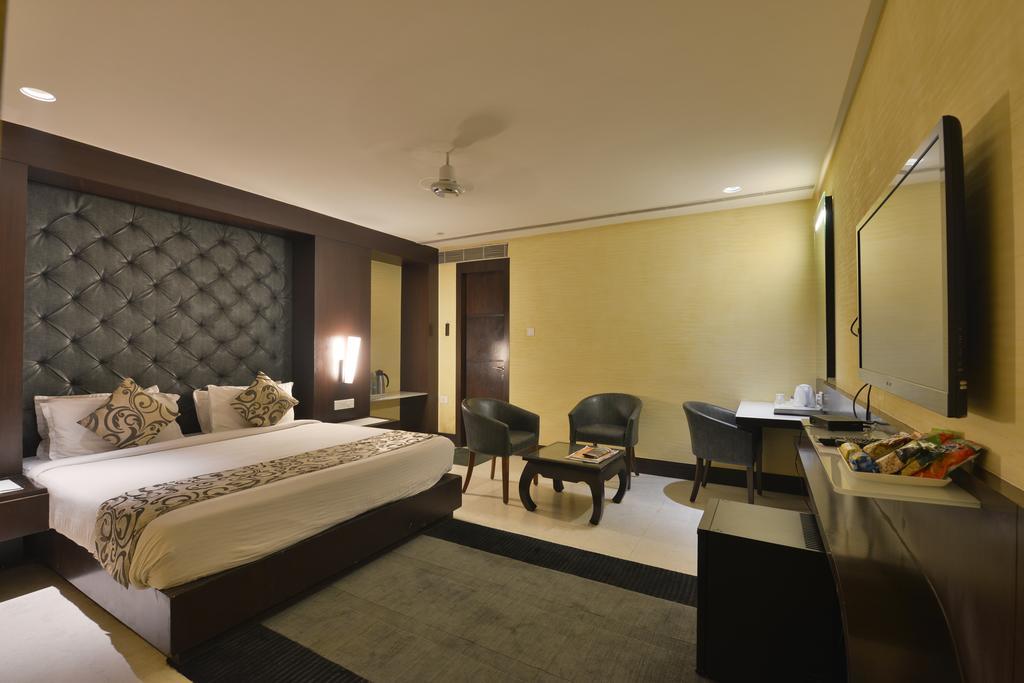 The Golden Oak Hotel Rāipur Kültér fotó