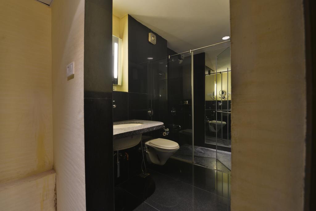 The Golden Oak Hotel Rāipur Kültér fotó