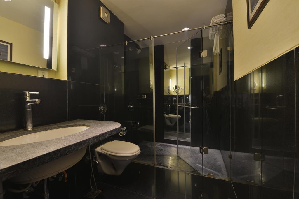 The Golden Oak Hotel Rāipur Kültér fotó