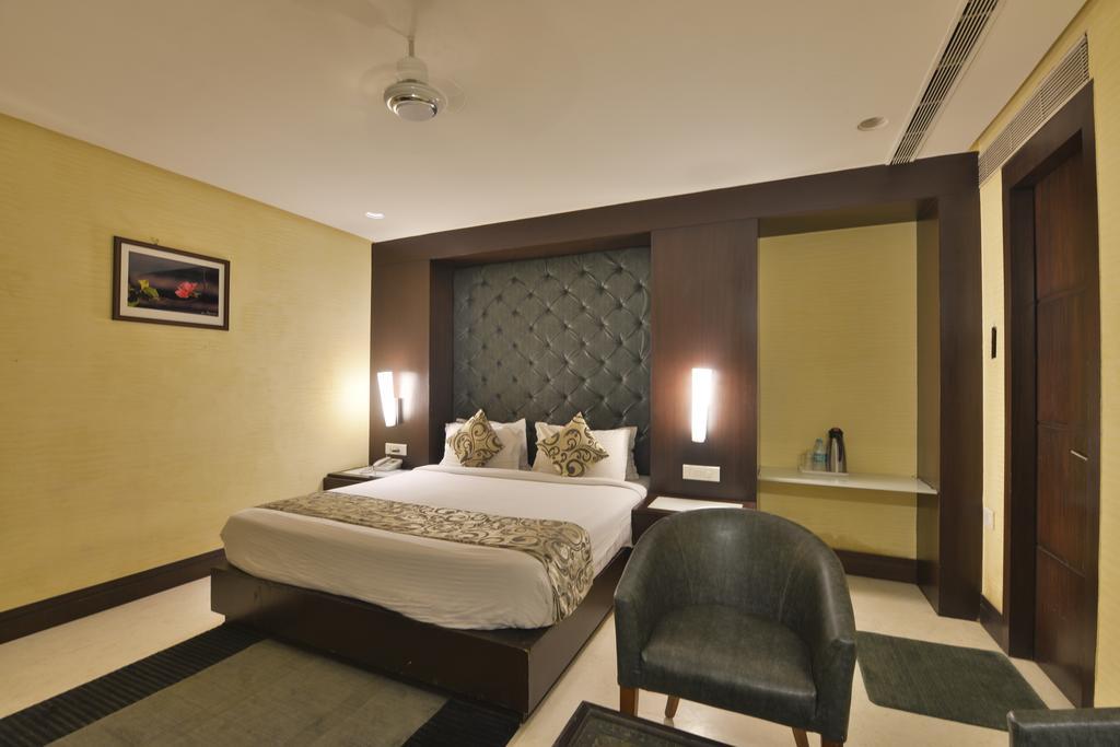 The Golden Oak Hotel Rāipur Kültér fotó