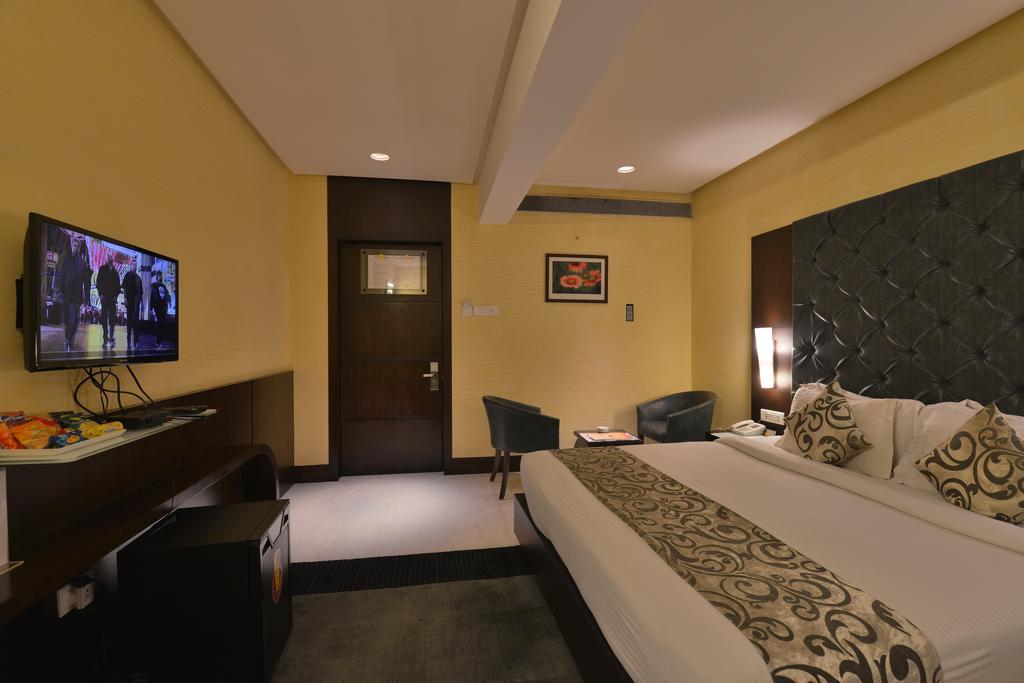 The Golden Oak Hotel Rāipur Kültér fotó