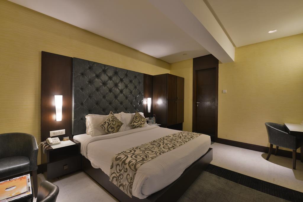 The Golden Oak Hotel Rāipur Kültér fotó