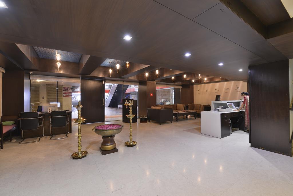 The Golden Oak Hotel Rāipur Kültér fotó