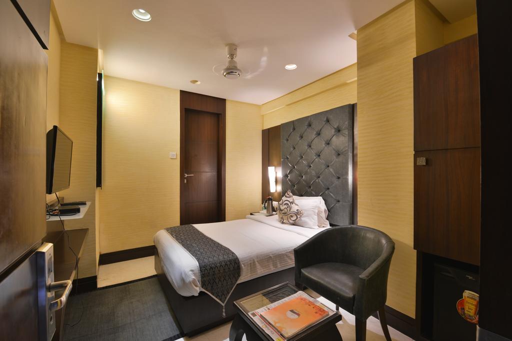 The Golden Oak Hotel Rāipur Kültér fotó