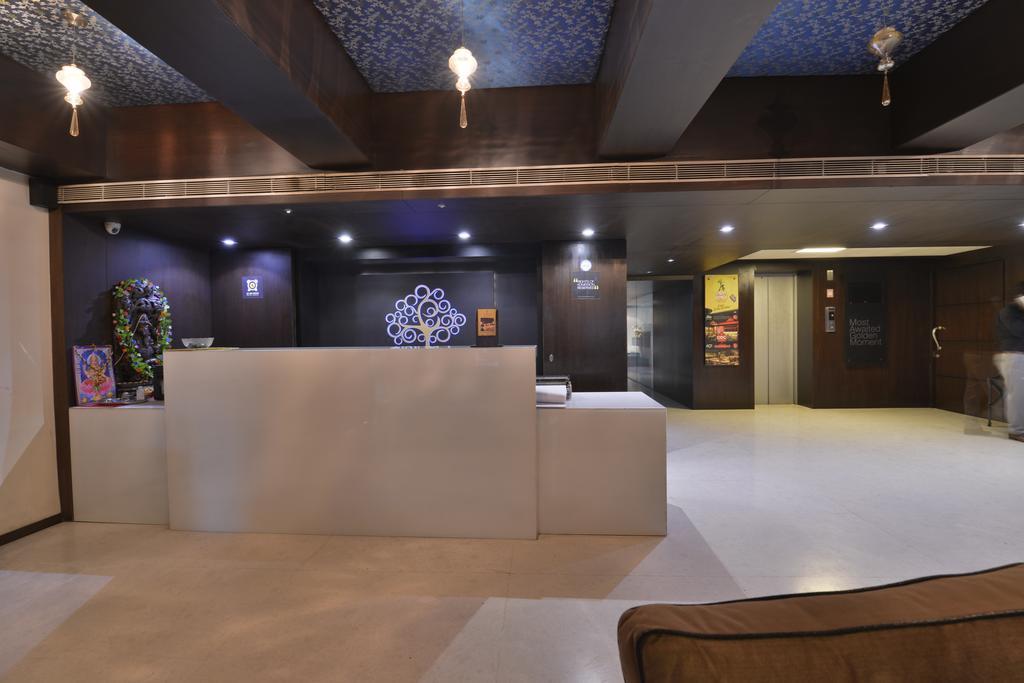 The Golden Oak Hotel Rāipur Kültér fotó
