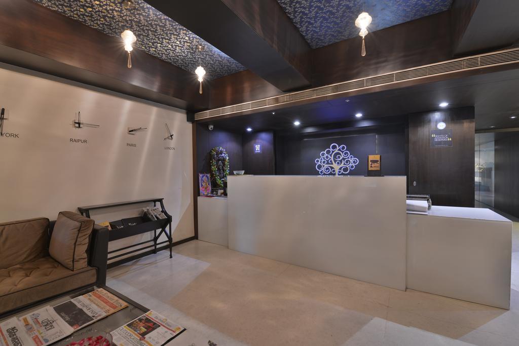 The Golden Oak Hotel Rāipur Kültér fotó