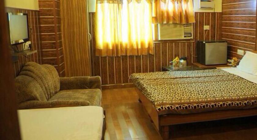 The Golden Oak Hotel Rāipur Kültér fotó